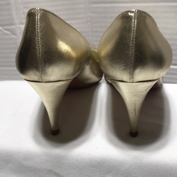 Stuart Weitzman leather gold heels. EUC - Picture 4 of 5